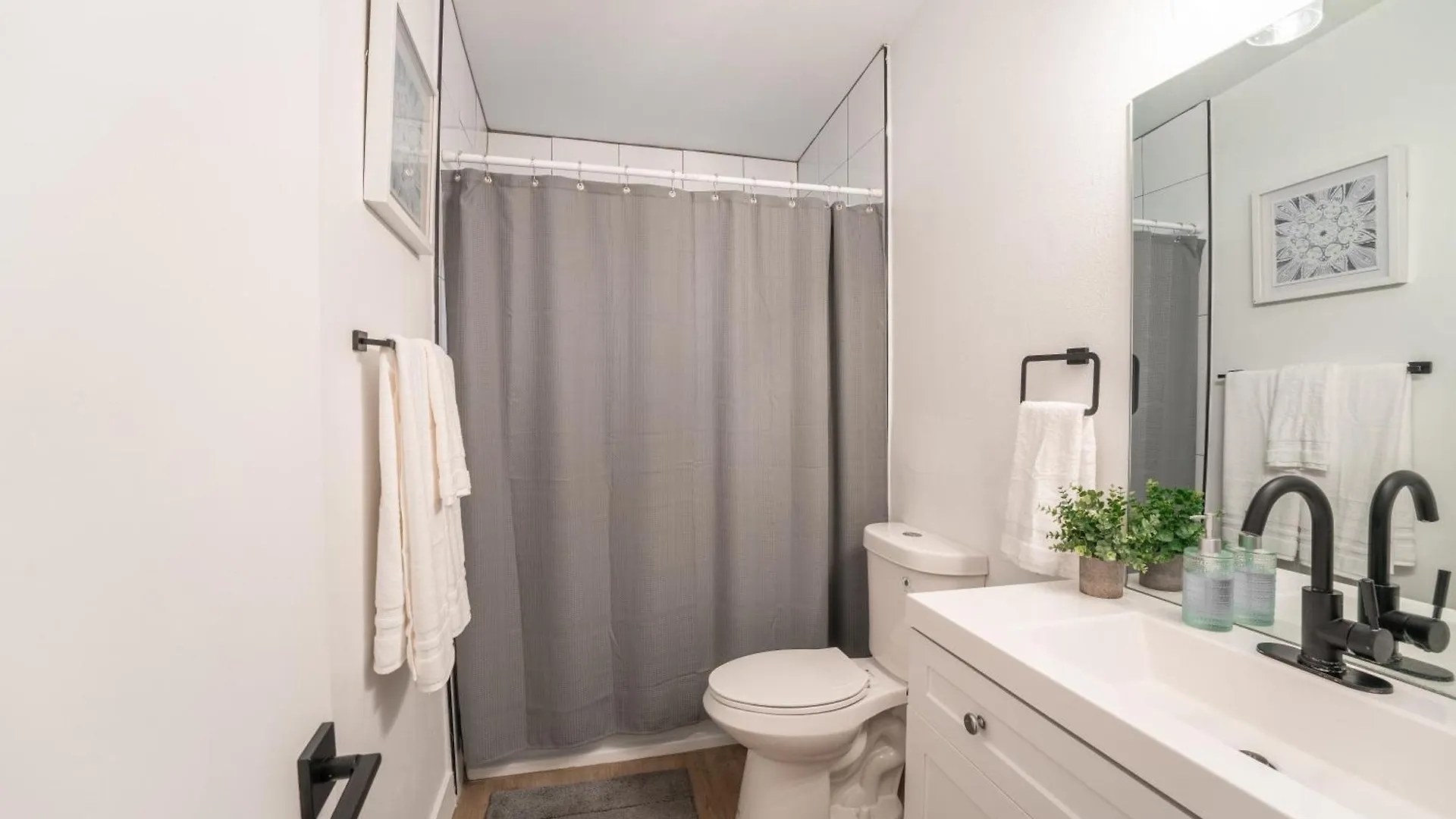 Apartment Central Old Town 2 Bedroom Apt, Gameroom & Pool Scottsdale