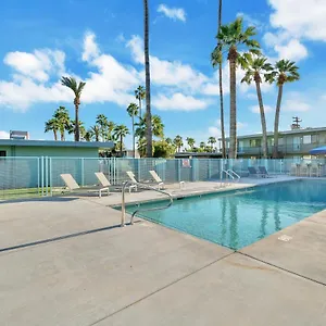Modern Contemporary Ot With Heated Pool Scottsdale