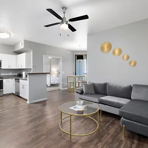 Luxury Mountain View 2br With Balcony Located In Scottsdale